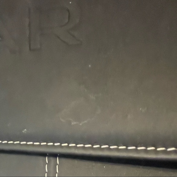 Jaguar , rear seat organizer, leather w/ white stitch detail - Picture 6 of 7